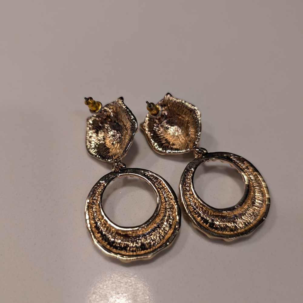 Vintage Gold Lion Head Drop Earrings - Picture 3 of 5